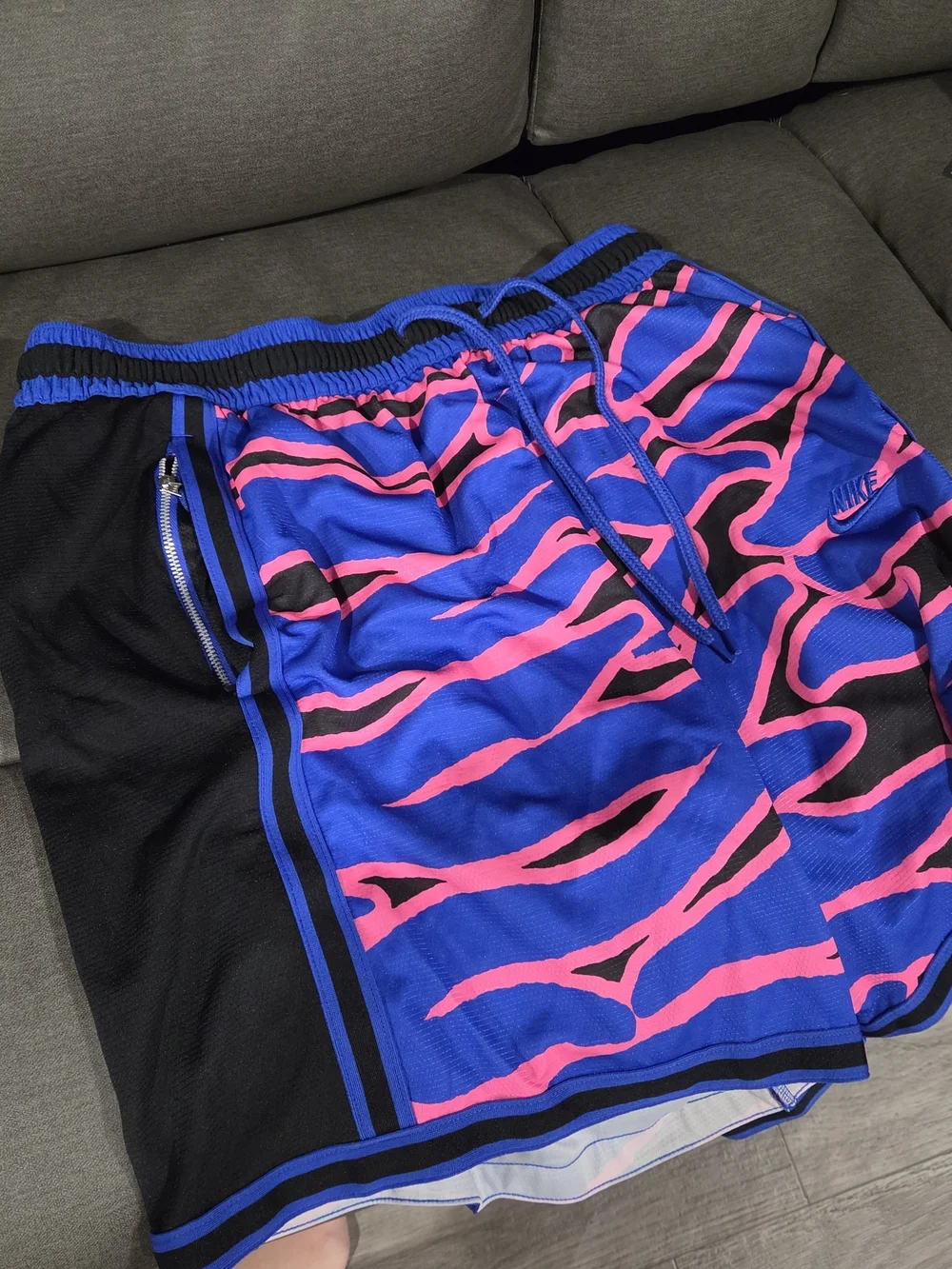 Nike Hoops Blue, Black, & Pink Graphic Basketball Shorts With Side Pockets XL